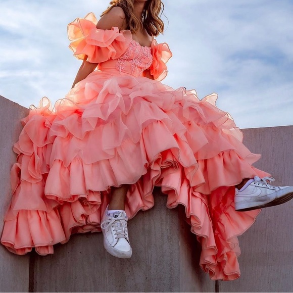 VINTAGE PEACH FORMAL WITH RUFFLES AND RUFFLES - Picture 2 of 11